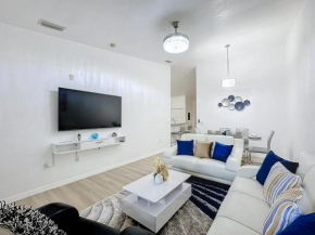 The Galactic Getaway, Cozy 3Bed, 2Bath, centrally located, near all theme parks